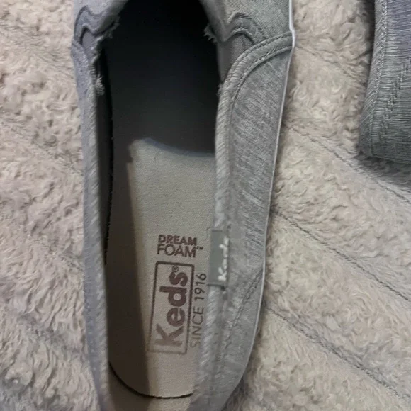 Like new women’s grey keds 8.5 wide - Picture 3 of 3